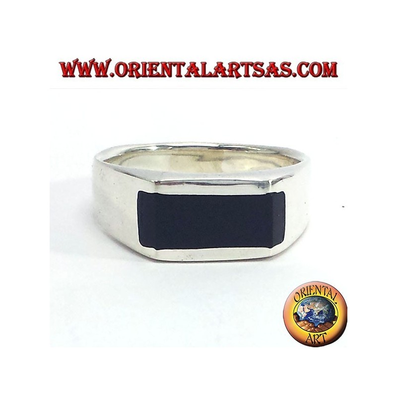 Bague en argent avec un onyx rectangulaire inséré en binaire