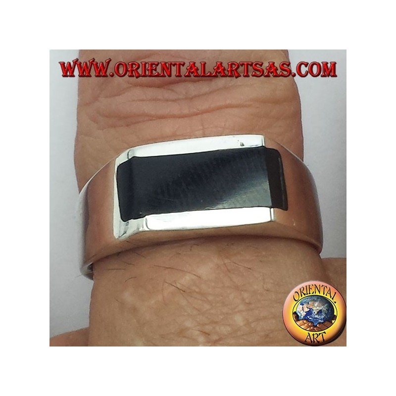 Bague en argent avec un onyx rectangulaire inséré en binaire