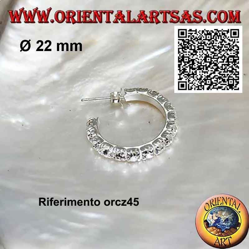 Orecchino in argento, cerchio di zirconi bianchi a tre quarti con chiusura a farfallina (22 mm)