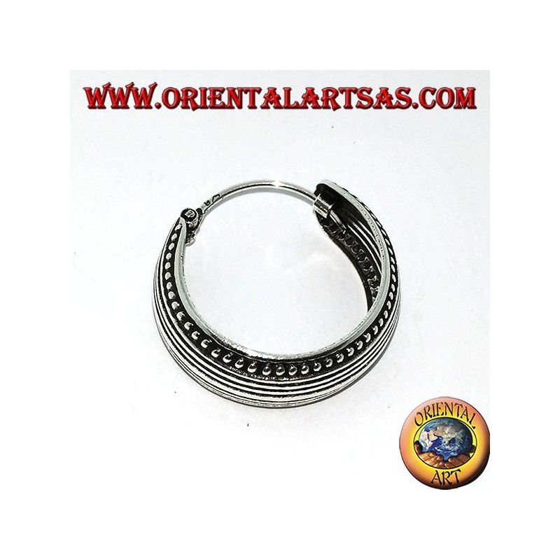 Orecchini in argento a cerchio largo bombato cesellato da 20 mm (1)