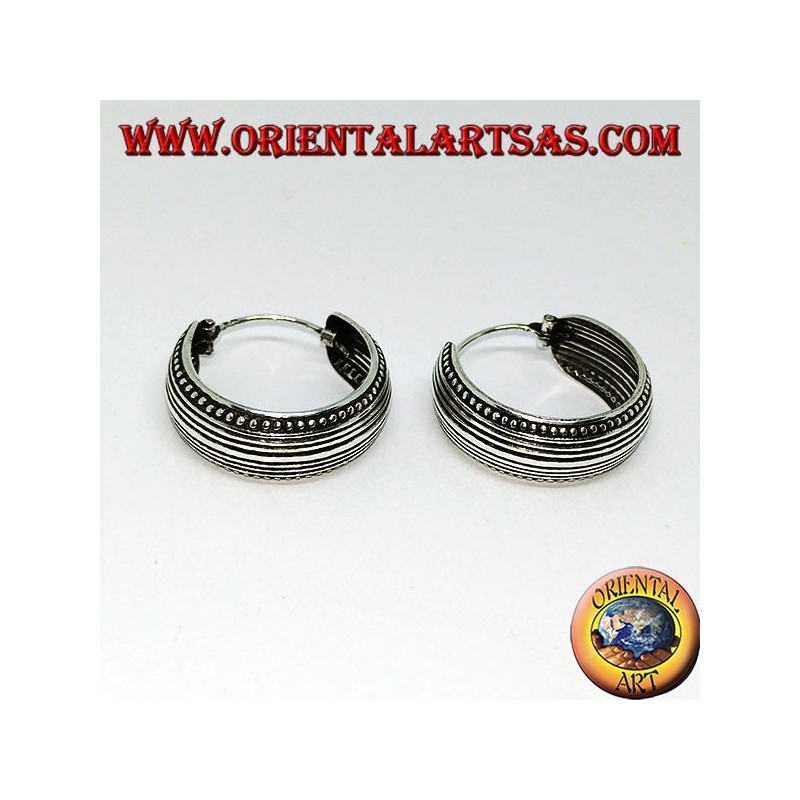 Orecchini in argento a cerchio largo bombato cesellato da 20 mm (1)