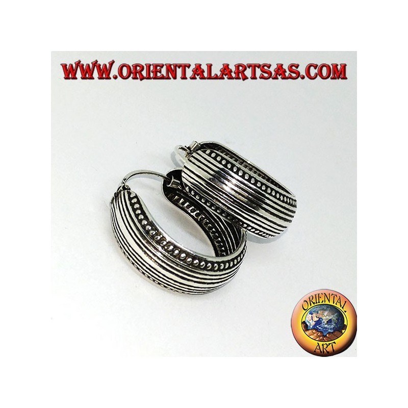 Orecchini in argento a cerchio largo bombato cesellato da 20 mm (1)