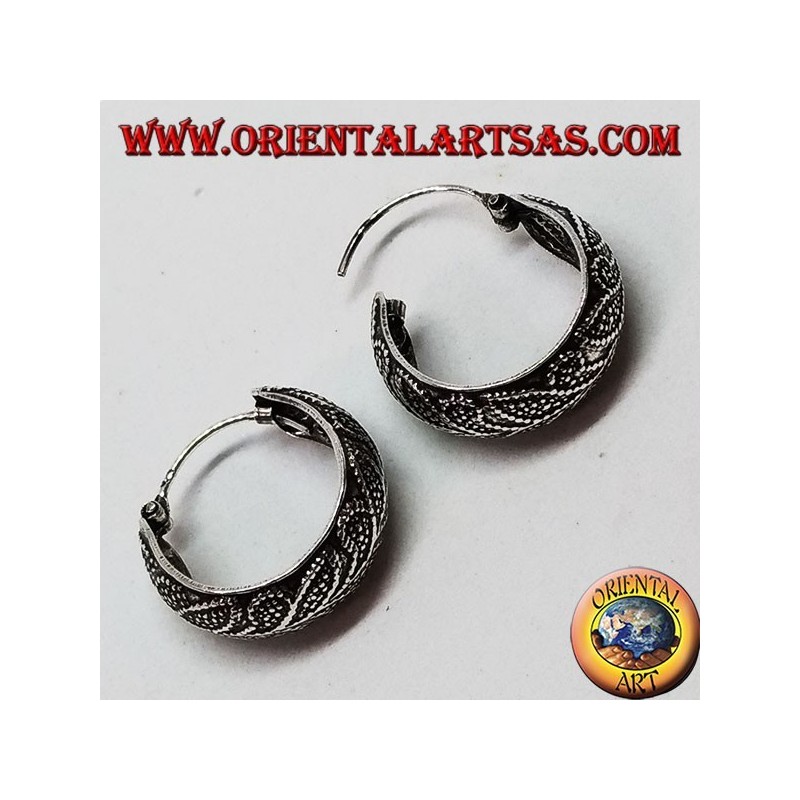 Orecchini in argento a cerchio largo bombato cesellato da 20 mm (1)