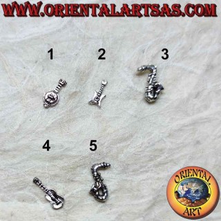 Mini silberner Ohrring, Musikinstrumente