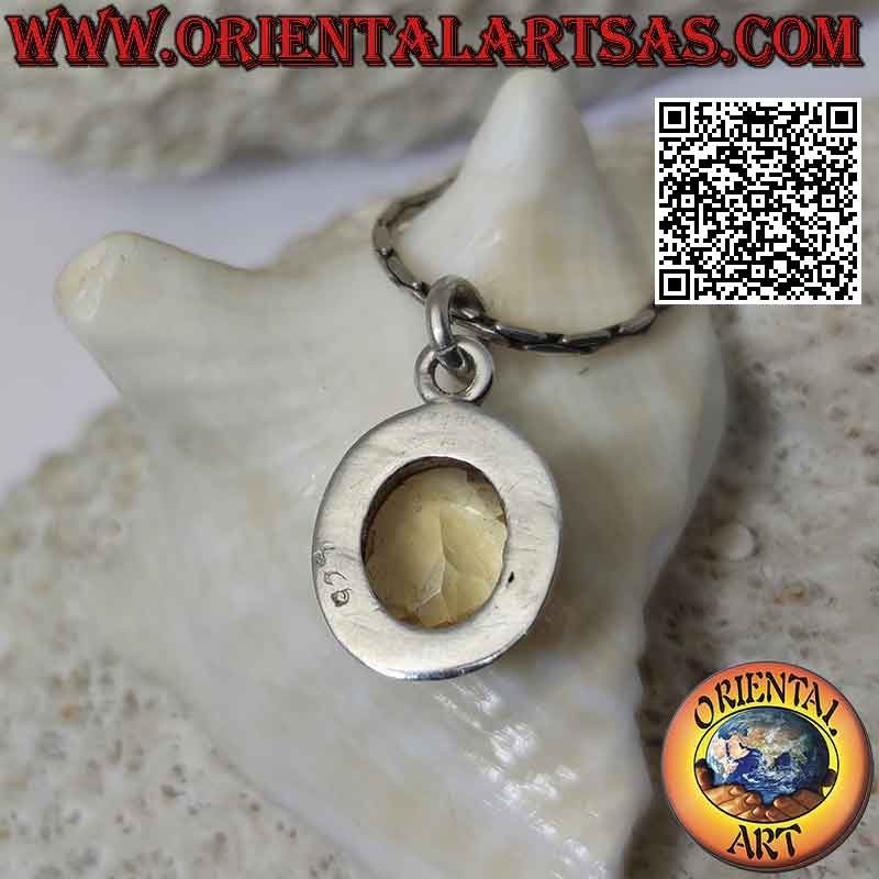 Pendentif en argent avec topaze jaune ovale naturelle sur monture simple avec bord incliné