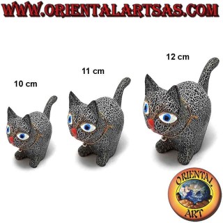 Sculpture de chat domestique en bois de balsa peinte à la main (technique du bois craquelé)