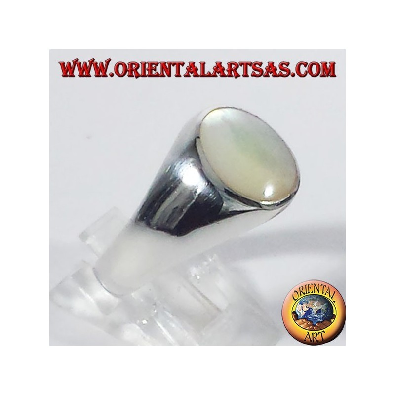 silver ring with mother of pearl round