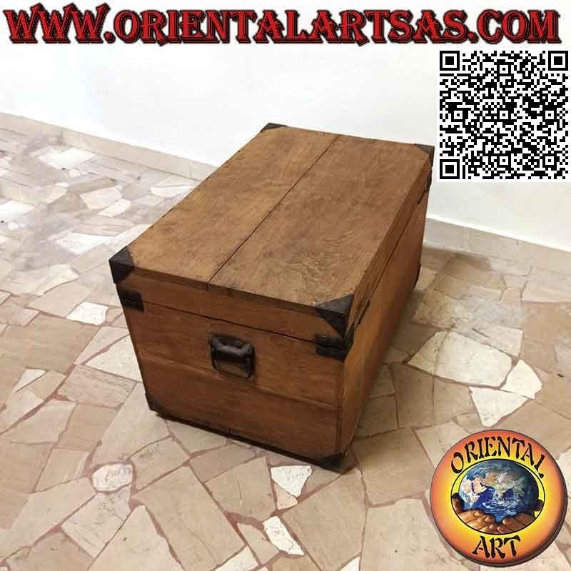 Coffre antique traditionnel avec coins renforcés de laiton en bois de teck de 70 cm