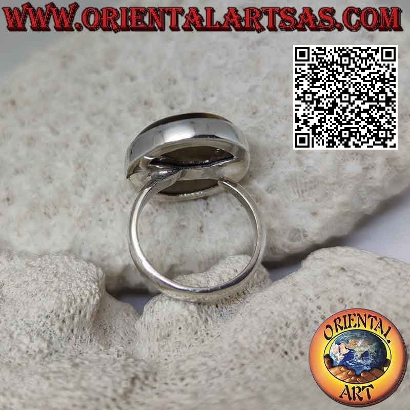 Bague en argent avec grand oeil de tigre ovale à stries obliques sur sertissage lisse (ajustable)