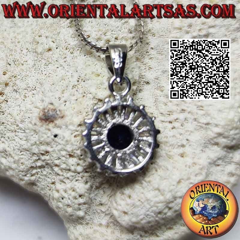 Colgante de plata con zafiro sintético redondo engastado rodeado de circonitas blancas talla baguette