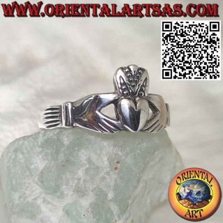 Irischer Claddagh-Silberring (Loyalität und Freundschaft) mit "V" auf der Krone