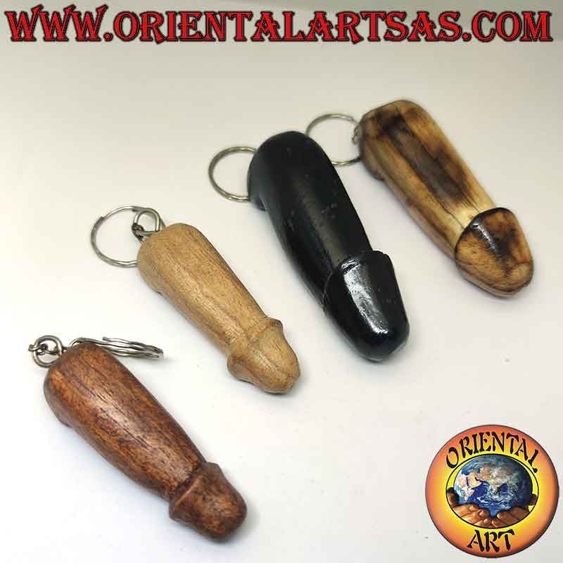 Llavero de metal con "pene o falo" en madera hecho a mano