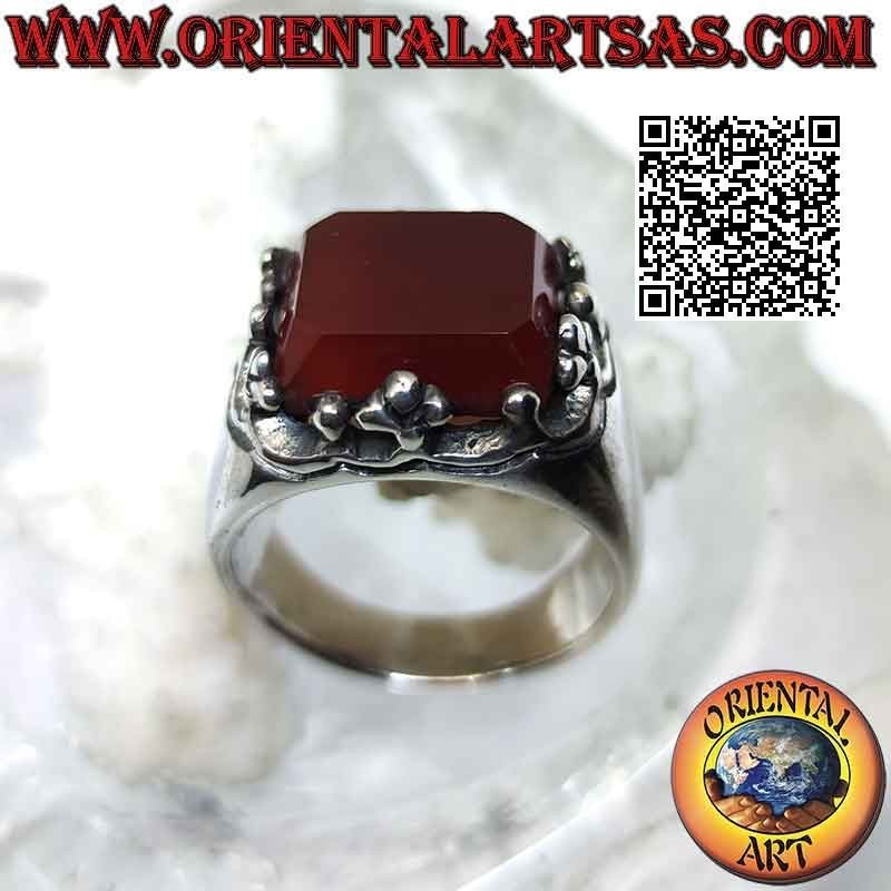 Bague en argent avec cornaline rectangulaire en relief encadrée de boules et de croix