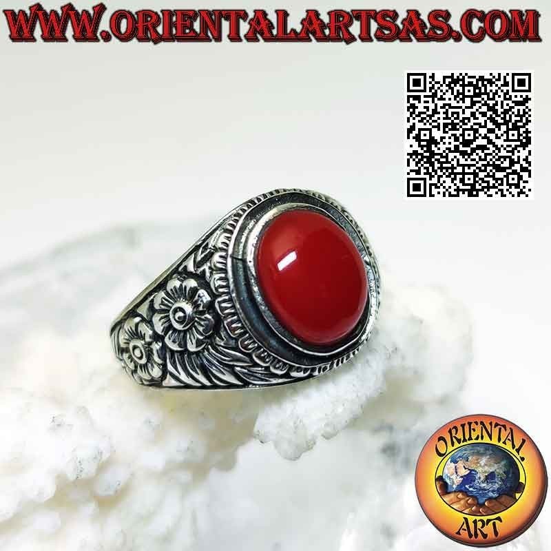 Silberring mit ovalem Karneol-Cabochon und seitlich reliefierter Doppelblume