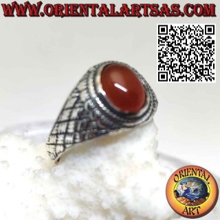 Bague en argent avec cabochon ovale cornaline tissage rhomboïde gravé sur les côtés