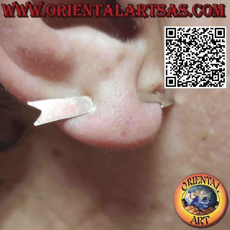 Faux silver earring (without hole), the massive arrow