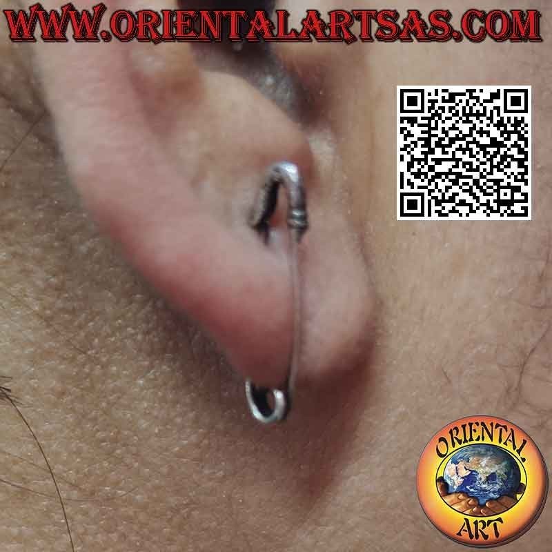 Boucle d'oreille en argent "spéciale", l'épingle à nourrice