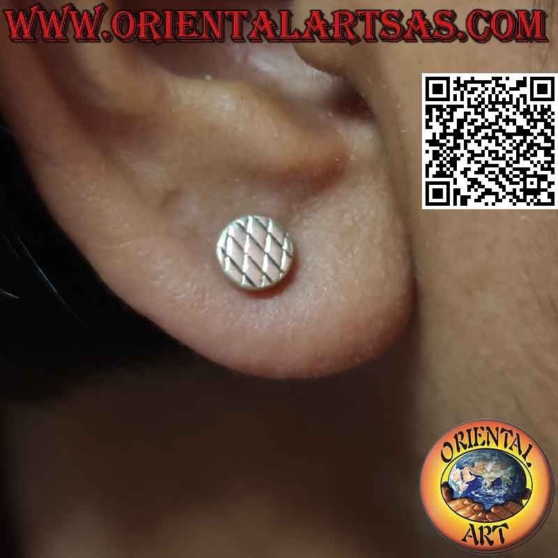 Boucle d'oreille en argent "spéciale", le clou