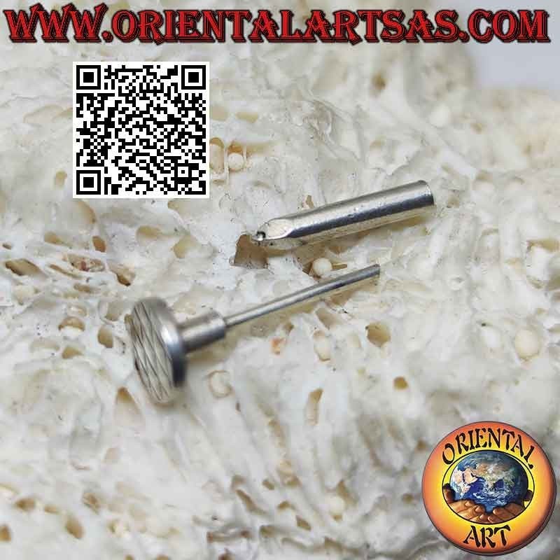 Boucle d'oreille en argent "spéciale", le clou