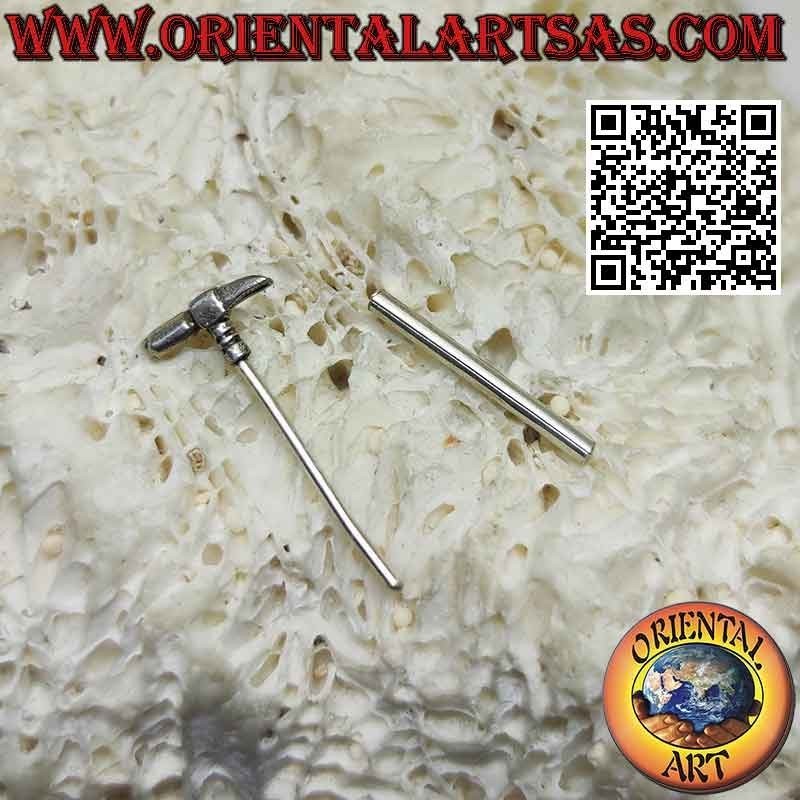 Boucle d'oreille en argent "spéciale", le marteau