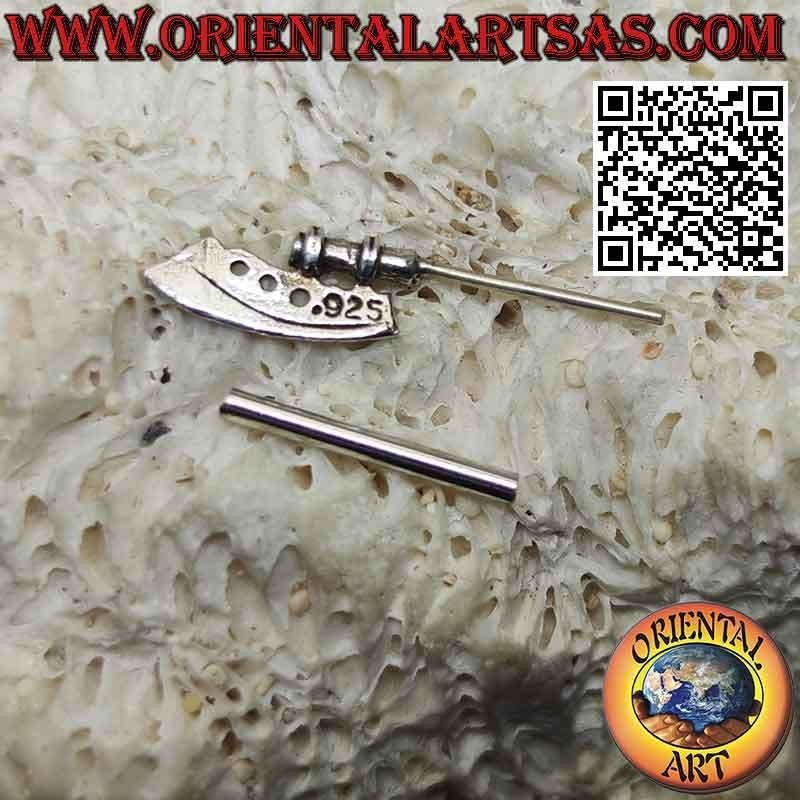 Boucle d'oreille en argent "spéciale", la hache