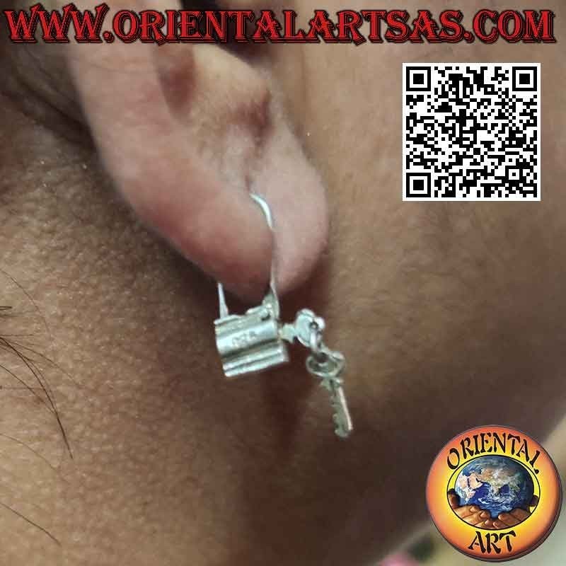 Boucle d'oreille en argent "spéciale", le cadenas avec la clé
