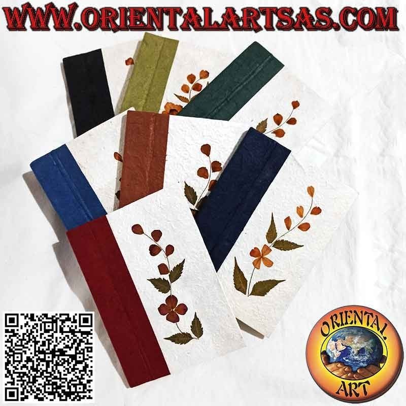 Libreta libreta con lápiz, en papel de arroz y flores secas aplicadas (18,5 x 14)