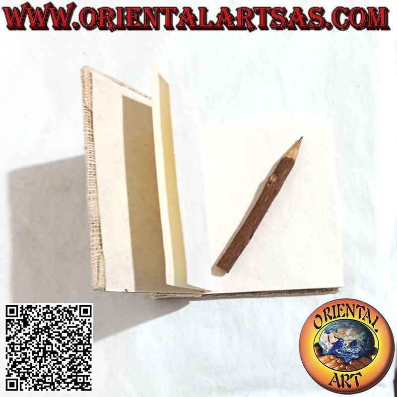 Horizontales quadratisches Notizbuch mit Hanf-Einband und appliziertem Blatt, aus Reispapier