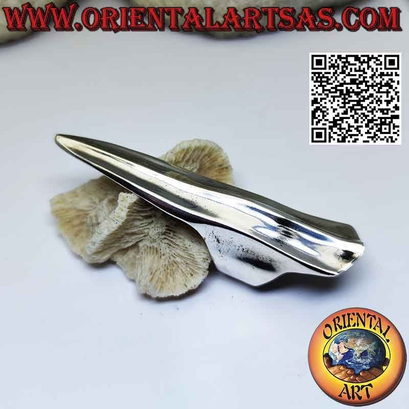 Smooth silver ring with finger-cover armor with central relief