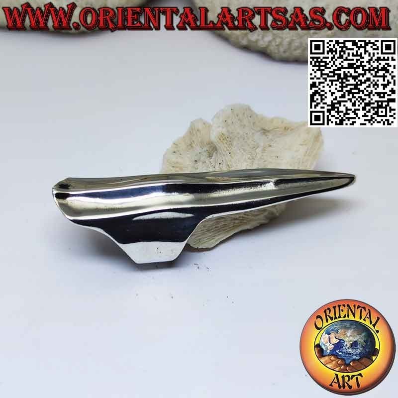 Smooth silver ring with finger-cover armor with central relief