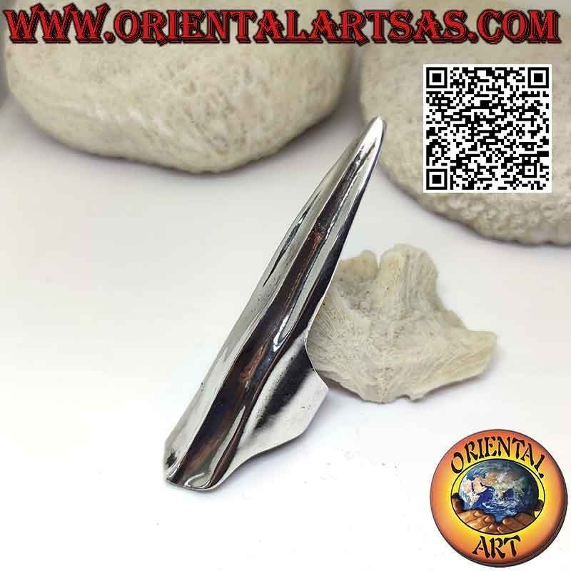 Smooth silver ring with finger-cover armor with central relief