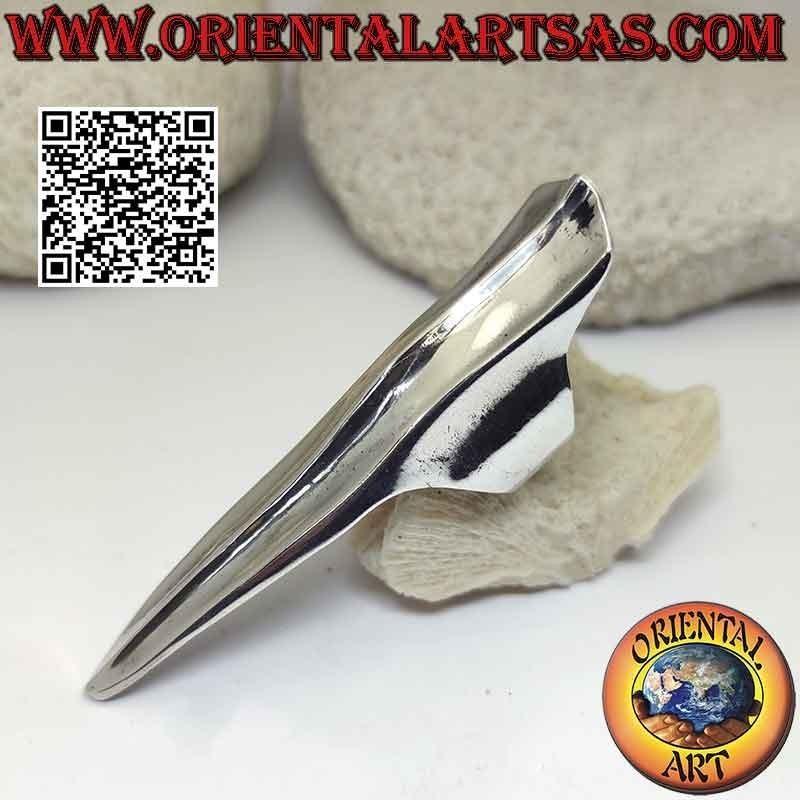 Smooth silver ring with finger-cover armor with central relief