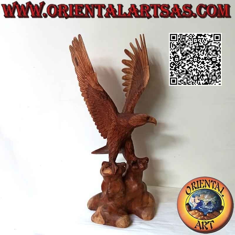 Steinadler-Skulptur mit ausgebreiteten Flügeln, die auf dem 80 cm hohen Vorgebirge aus Suarholz steht