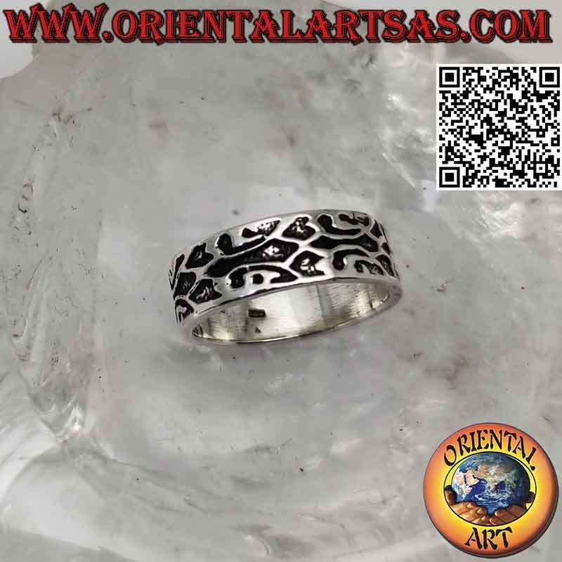 Anello in argento a fascia lavorata, decoro maori complesso inciso