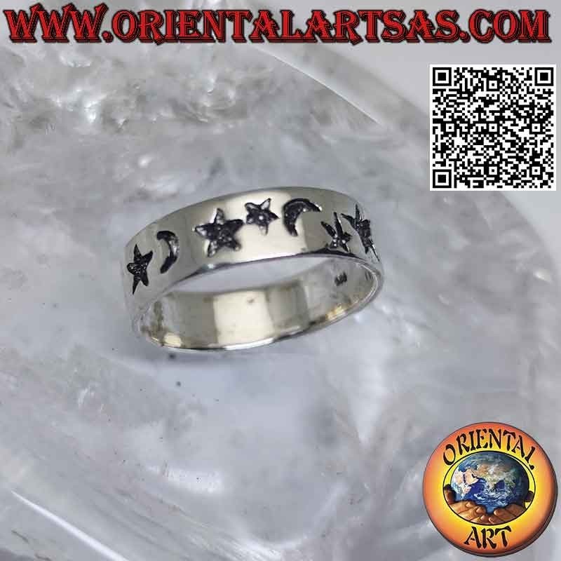 Bague en argent travaillée avec une alternance de lune et d'étoile avec une gravure profonde