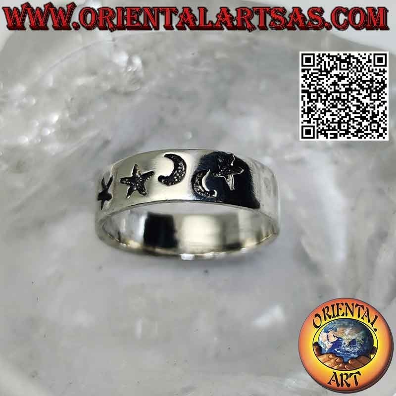 Silver band ring worked with moon and star alternating with deep engraving