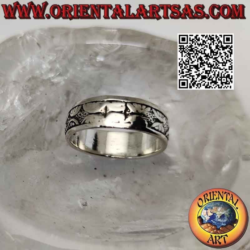 Anello in argento a fascia lavorata, decoro "alba e tramonto" inciso