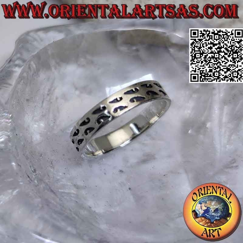 Bague en argent travaillée avec des paires de lignes ondulées avec gravure profonde