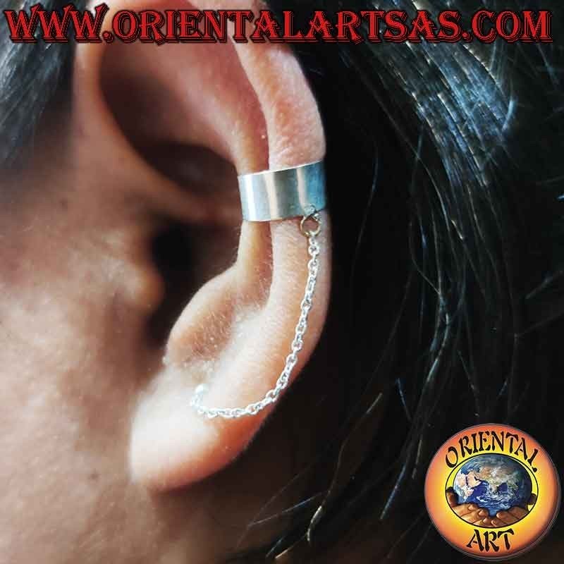 Orecchino Ear Cuff in argento con catenella, a fascia liscia