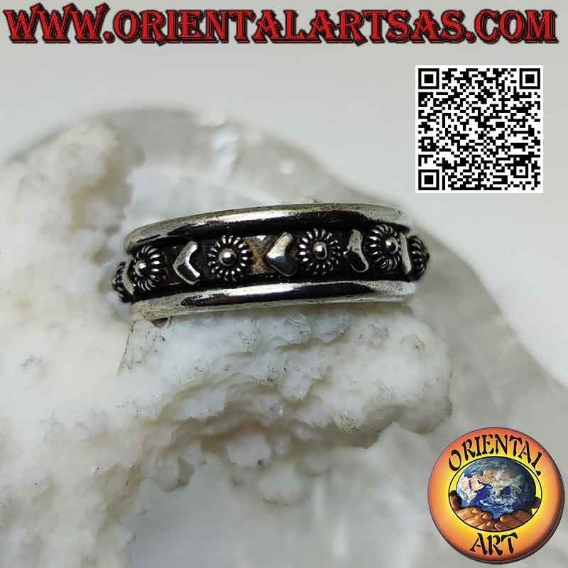 Silver ring with antistress band, smooth heart and alternating flower