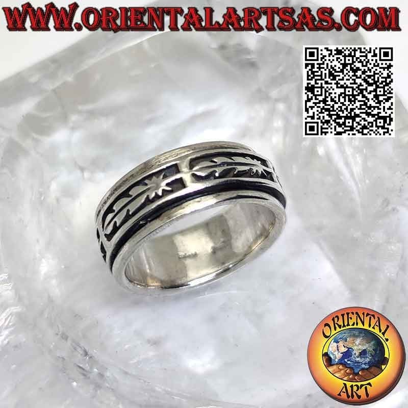 Anillo de plata con banda antiestrés, plumas horizontales en bajorrelieve