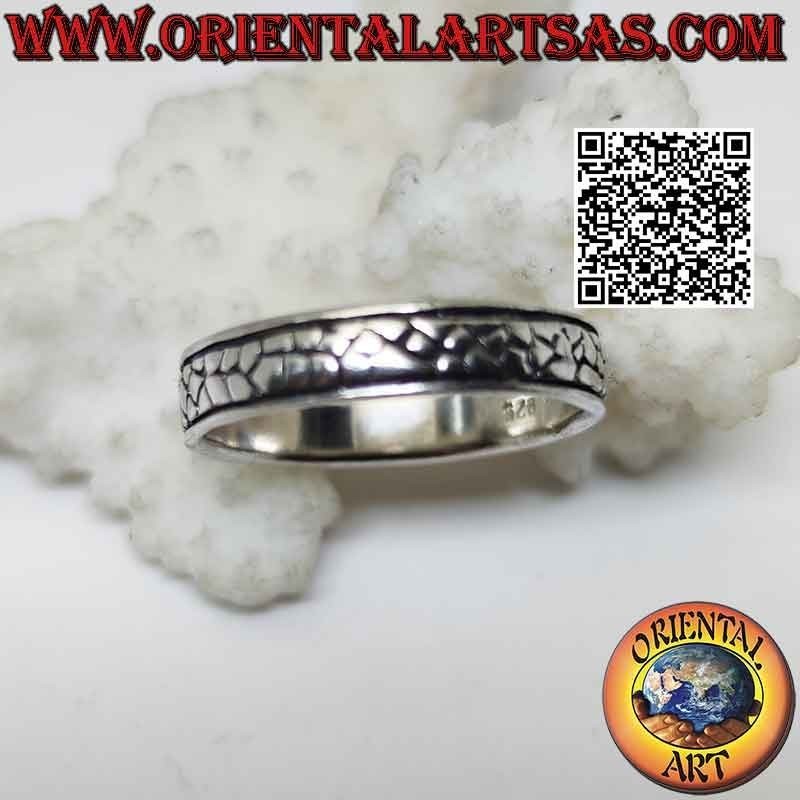 Silver ring with engraved worked band, snake or crocodile skin