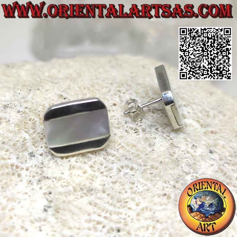 Pendientes de lóbulo de plata con nácar rectangular al ras y borde liso biselado en dos caras