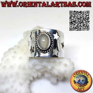 Anello in argento a fascia con pietra di luna ovale cabochon e stelle traforate