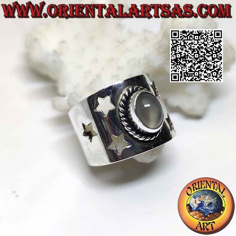 Anello in argento a fascia con pietra di luna ovale cabochon e stelle traforate