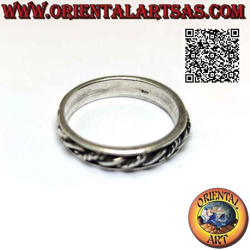 Anillo de plata con banda trabajada con línea lisa y tejida