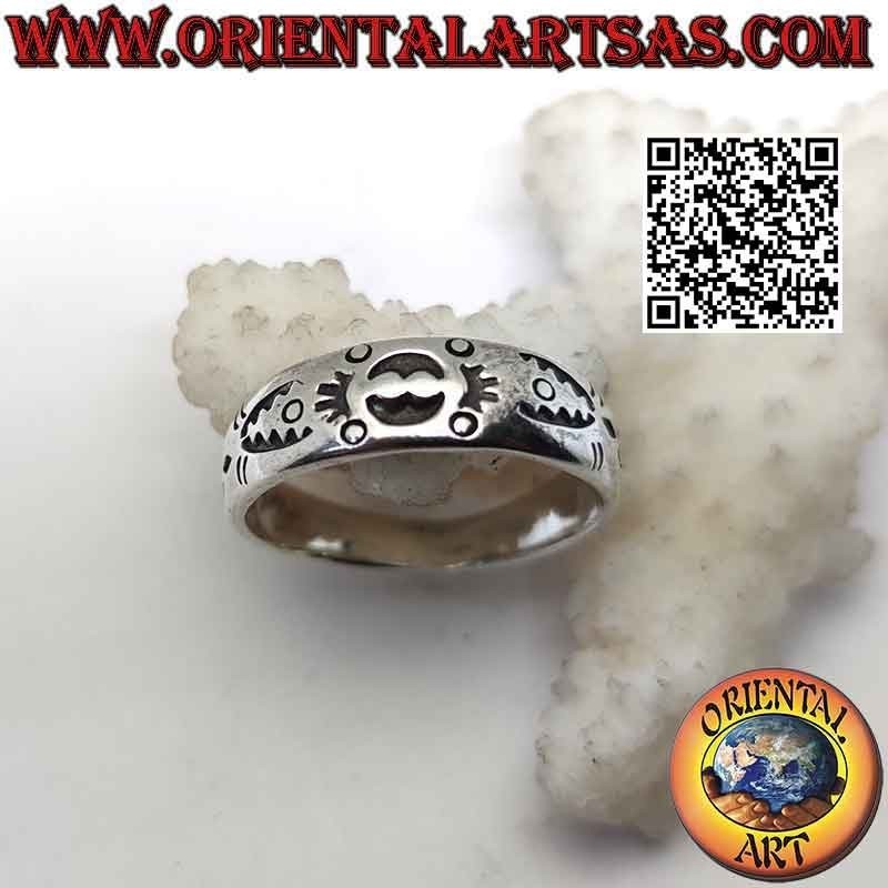 Silver band ring worked with engraved Maori maritime decoration