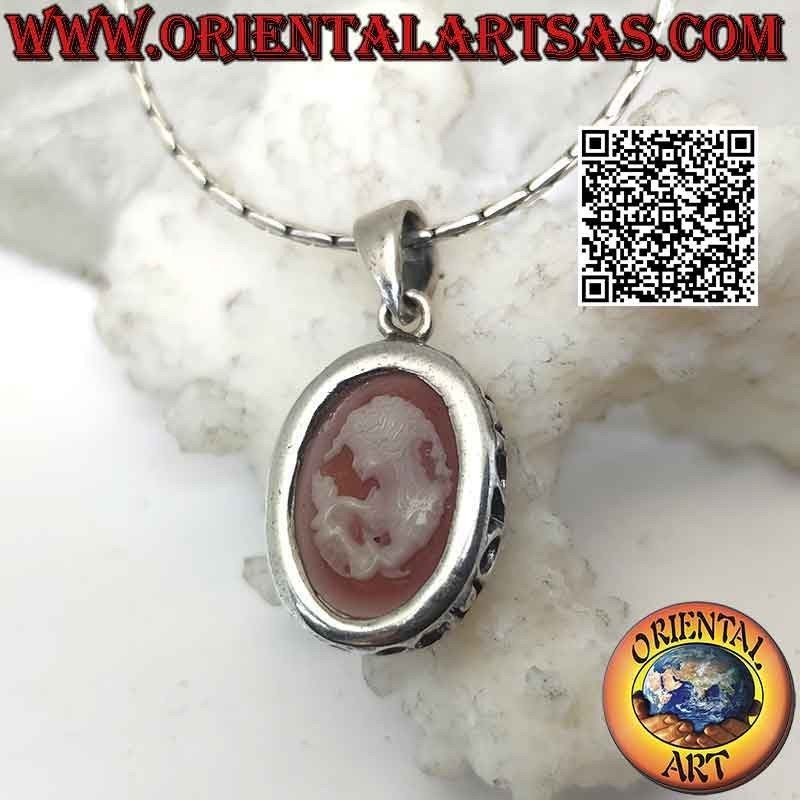 Silver pendant with cameo on mother-of-pearl of a woman in profile (small)