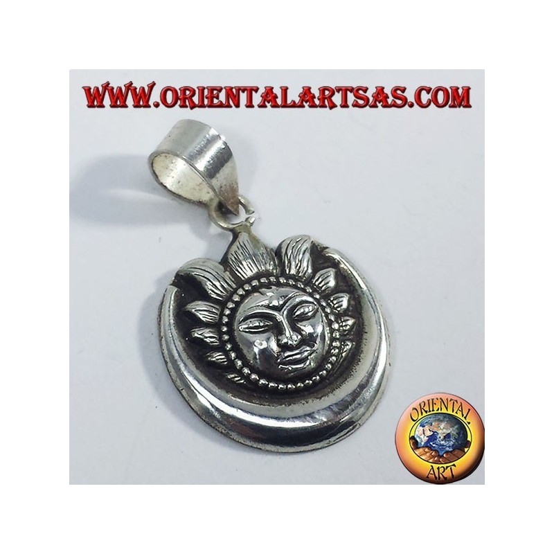 Pendentif en argent, le soleil la lune népalaise