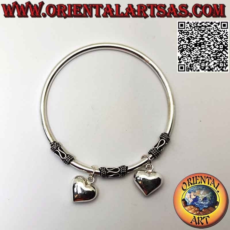 Bracelet charms en argent 925‰, rigide et lisse avec trois entretoises serpentines fixes et deux coeurs arrondis